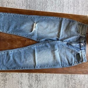 Lucky Brand High Rise Mom Jean Drew Size 6. Never Worn.